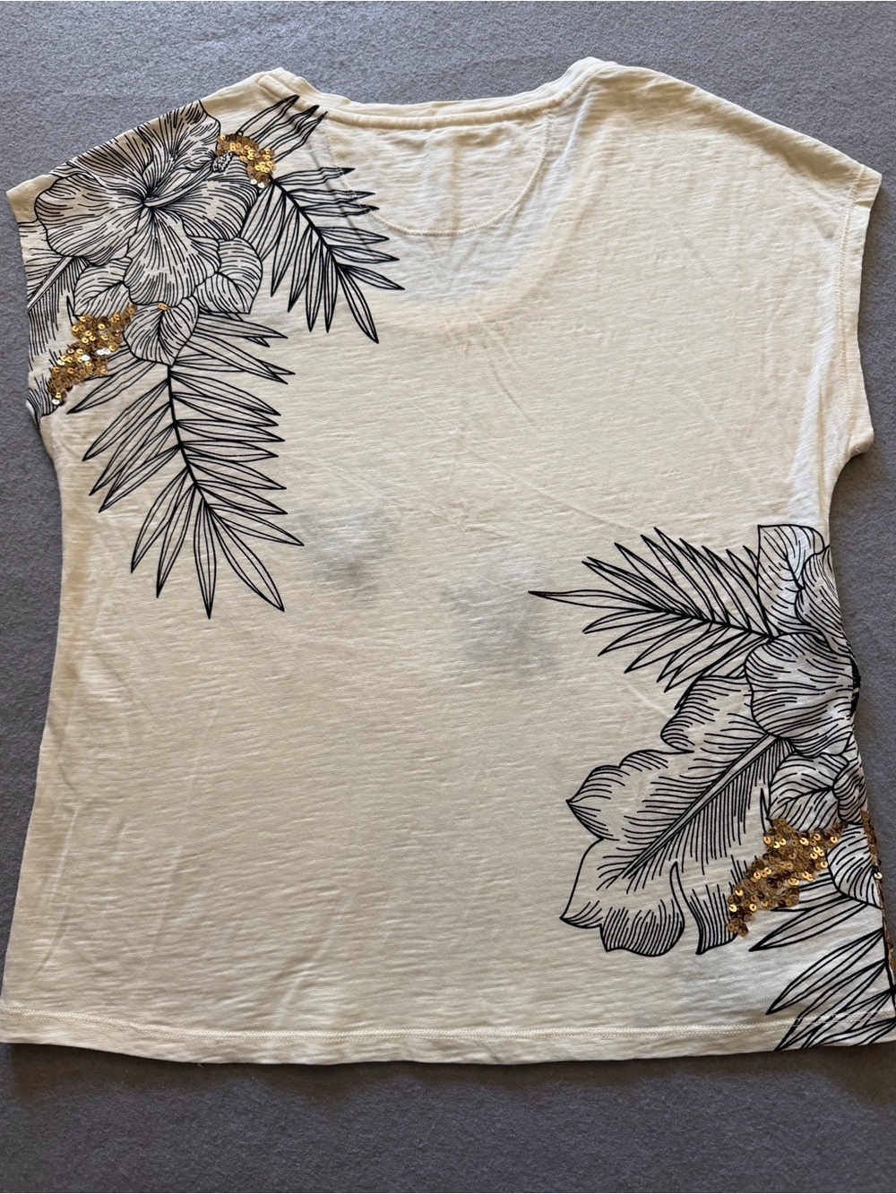 Tommy Bahama Women’s Organic Cotton Floral Sequin Tee Small Cream Tropical Top - Picture 6 of 7
